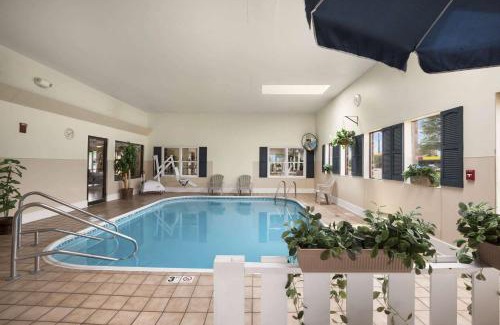 Oglesby Hotel | Days Inn by Wyndham Oglesby/Starved Rock