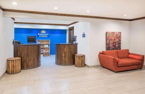 Osage Beach Hotel | Days Inn by Wyndham Osage Beach Lake of the Ozarks