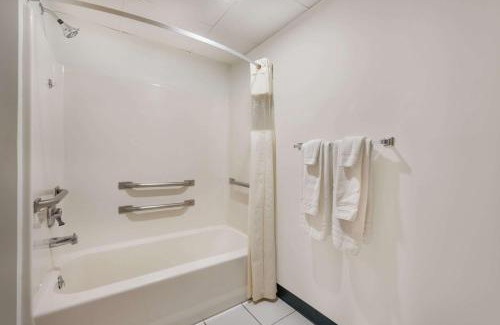 Osage Beach Hotel | Days Inn by Wyndham Osage Beach Lake of the Ozarks