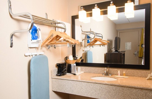 Bairdford Hotel | Days Inn by Wyndham Pittsburgh-Harmarville