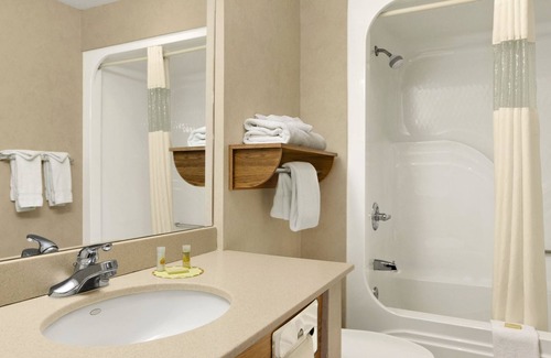 Rapid City Hotel | Days Inn by Wyndham Rapid City