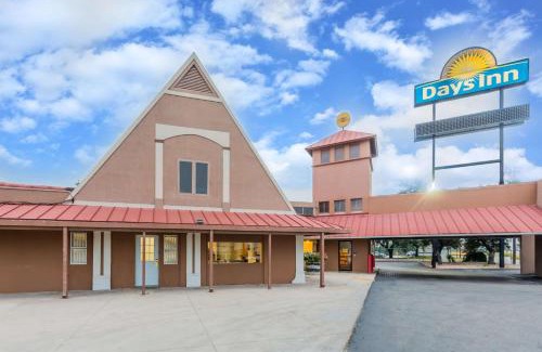 San Antonio Hotel | Days Inn by Wyndham San Antonio Splashtown/ATT Center
