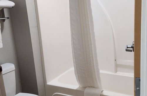 Sulphur Hotel | Days Inn by Wyndham Sulphur LA