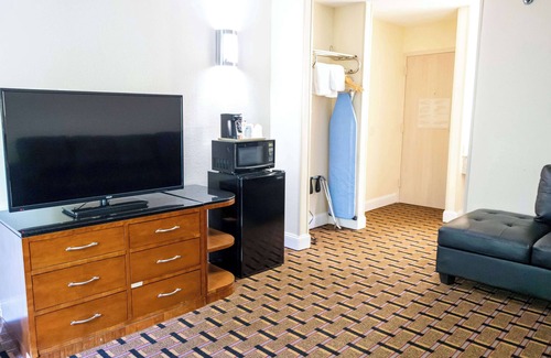 College Park Hotel | Days Inn By Wyndham College Park Atlanta Airport South