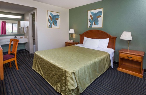 Patton Hotel | Days Inn by Wyndham San Bernardino