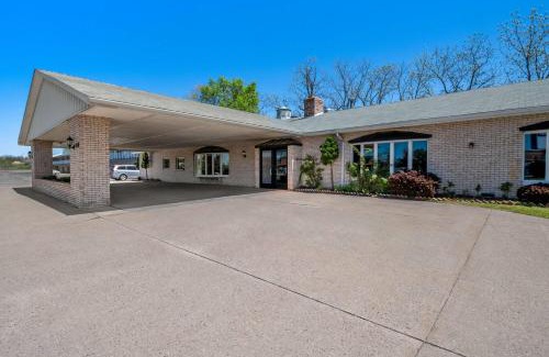 Whitmore Lake Hotel | Days Inn by Wyndham Whitmore Lake Near Ann Arbor And Brighton