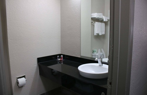 Waco Hotel | Days Inn by Wyndham Waco University Area