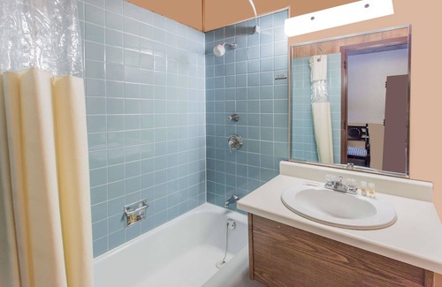 West Allis Hotel | Days Inn by Wyndham West Allis/Milwaukee