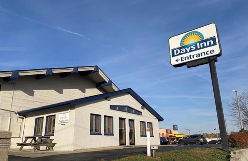 West Allis Hotel | Days Inn by Wyndham West Allis/Milwaukee