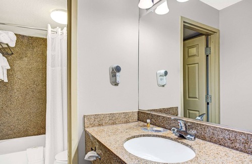 York Hotel | Days Inn by Wyndham York Alabama