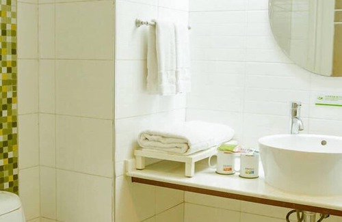 Yueyanglou District Hotel | Days Inn by Wyndham Yueyang Train Station