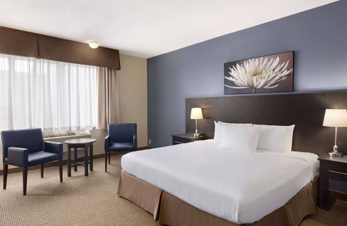Saint-Laurent Hotel | Days Inn & Conference Centre by Wyndham Montreal Airport