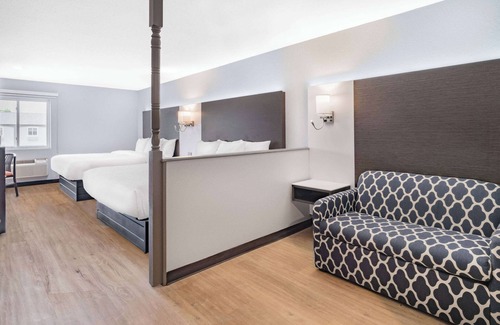 Niagara Falls Hotel | Days Inn & Suites by Wyndham Niagara Falls/Buffalo