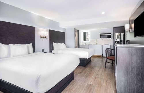 Niagara Falls Hotel | Days Inn & Suites by Wyndham Niagara Falls/Buffalo