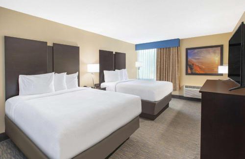 Grand Rapids Hotel | Days Inn & Suites by Wyndham Grand Rapids Near Downtown