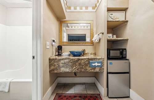 Terre Haute Hotel | Days Inn & Suites by Wyndham Terre Haute