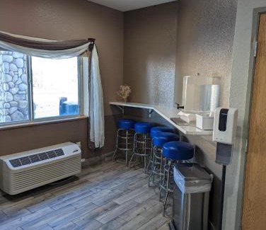 Castle Rock Hotel | Days Inn & Suites by Wyndham Castle Rock