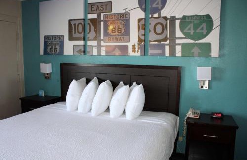 Springfield Hotel | Days Inn & Suites by Wyndham Springfield on I-44