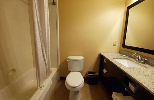 Florence Hotel | Days Inn & Suites by Wyndham Florence/Jackson Area