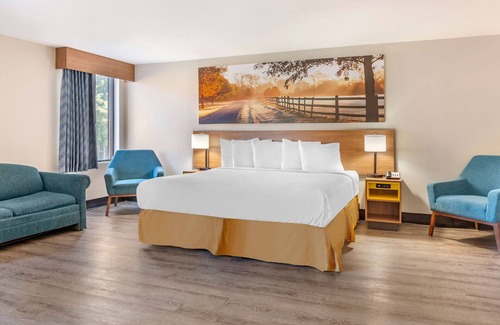 Rocky Mount Hotel | Days Inn & Suites by Wyndham Rocky Mount Golden East