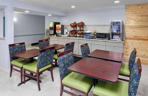 Siler City Hotel | Days Inn & Suites by Wyndham Siler City