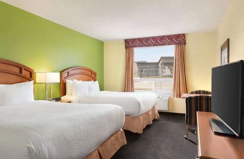 Thompson Hotel | Days Inn & Suites by Wyndham Thompson