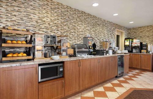 Thompson Hotel | Days Inn & Suites by Wyndham Thompson