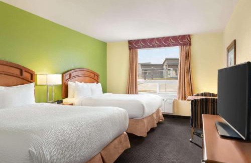 Thompson Hotel | Days Inn & Suites by Wyndham Thompson