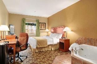 Cabot Hotel | Days Inn & Suites by Wyndham Cabot