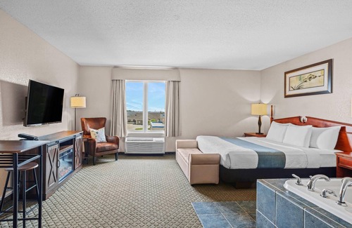 Winkler Hotel | Days Inn & Suites by Wyndham Winkler