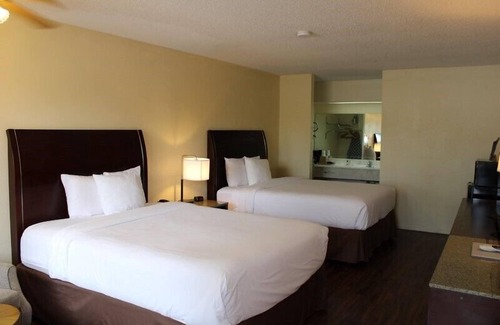 Marshall Hotel | Days Inn & Suites by Wyndham Marshall