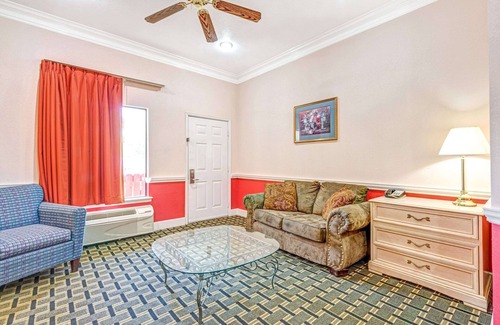 Osceola Hotel | Days Inn & Suites by Wyndham Osceola AR