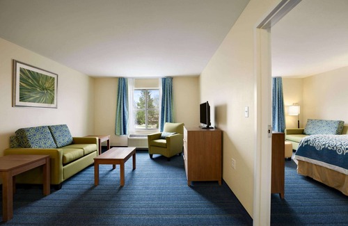 Altoona Hotel | Days Inn & Suites by Wyndham Altoona