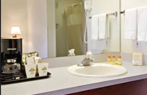 Gresham Hotel | Days Inn & Suites by Wyndham Gresham
