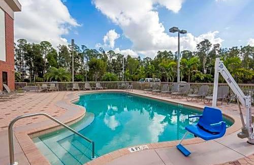 Biggar Hotel | Days Inn & Suites by Wyndham Fort Myers Near JetBlue Park