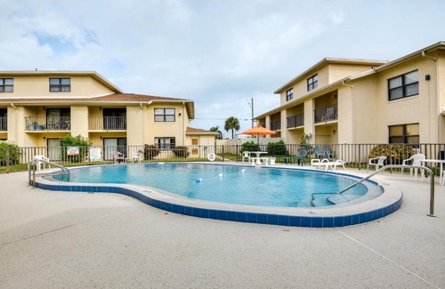 Daytona Beach Apartment | Daytona Beach Shores Condo Rental Walk to Beach!