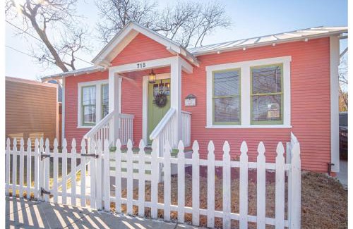 Southtown House | Dazzling 3 BR2 BA Home Near Downtown Tower Americas