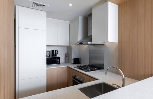 Downtown Dubai Apartment | Dazzling Downtown Retreat w/Panoramic City Views