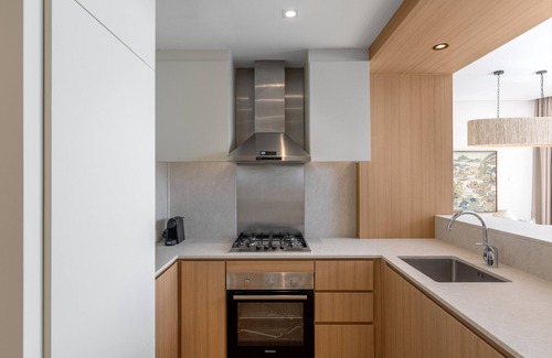 Downtown Dubai Apartment | Dazzling Downtown Retreat w/Panoramic City Views