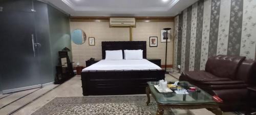 F-7 Sector House | Dazzy dream guest house