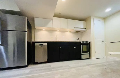 Langdon Apartment | DC Garden Stay: Apartment + ArtStudio + Parking