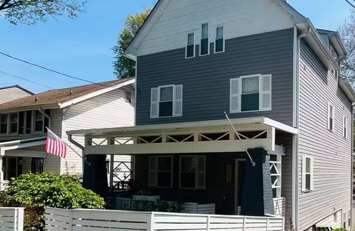 Langdon Apartment | DC Garden Stay: Apartment + ArtStudio + Parking