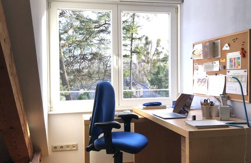 Westend Apartment | Room in a quiet attic apartment, forest, water,