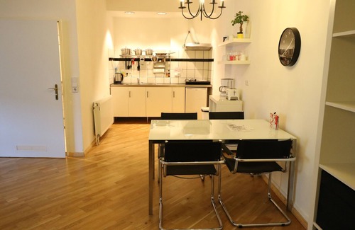 Friedrichshain-Kreuzberg Apartment | Apartment in the heart of Kreuzberg, loft,art,pubs,bars,nightlife,WiFi,up to 4 persons