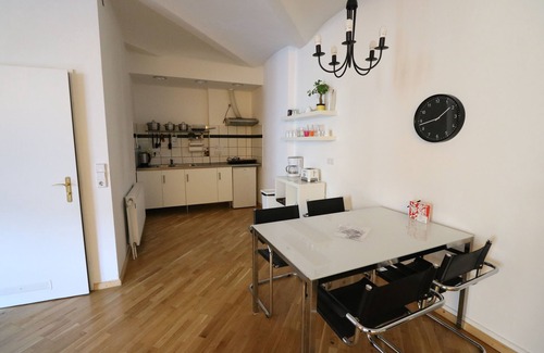 Friedrichshain-Kreuzberg Apartment | Apartment in the heart of Kreuzberg, loft,art,pubs,bars,nightlife,WiFi,up to 4 persons