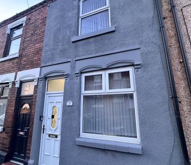 Stoke-on-Trent House | de gold ltd