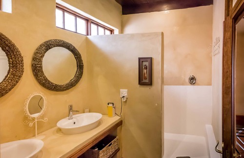 Paarl Bed & Breakfast | De Leeuwenhof Estate