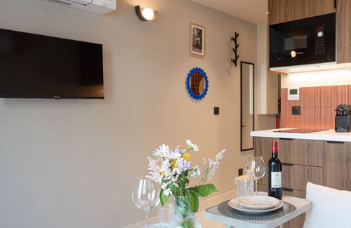 Necker Apartment | De Montescal - Studio w/ Balcony