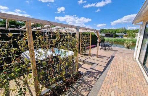 Sint-Annaland Ski Chalet | De Parel van Zeeland met jacuzzi en sauna