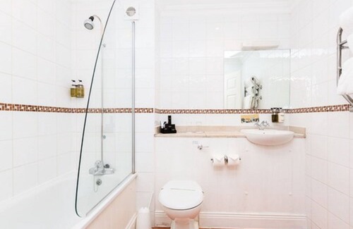 Warley Hotel | De Rougemont Manor Hotel & Suites